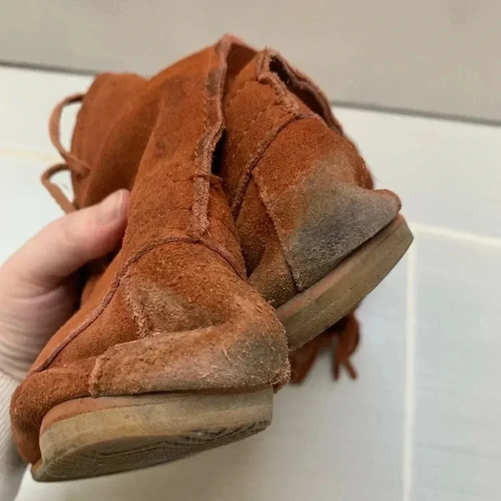Minnetonka wear stains